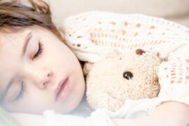 Sveder dit barn meget om natten? Læs gode råd her