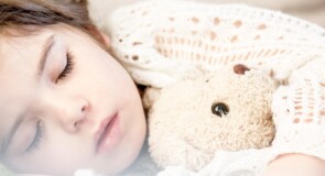 Sveder dit barn meget om natten? Læs gode råd her