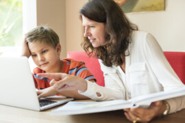 Overvej en privatunderviser, hvis dit barn kæmper med læsningen